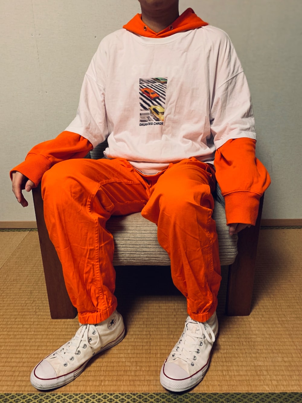 「#ootd、オレンジ白、おしゃれさんと繋がりたい、お洒落さんとつながりたい、兵庫県」｜「GUのアイテム（パンツ、オレンジ系）」を使った、joeyyeoj0319さん（メンズ・179cm）の夏コーディネートの1枚目の写真