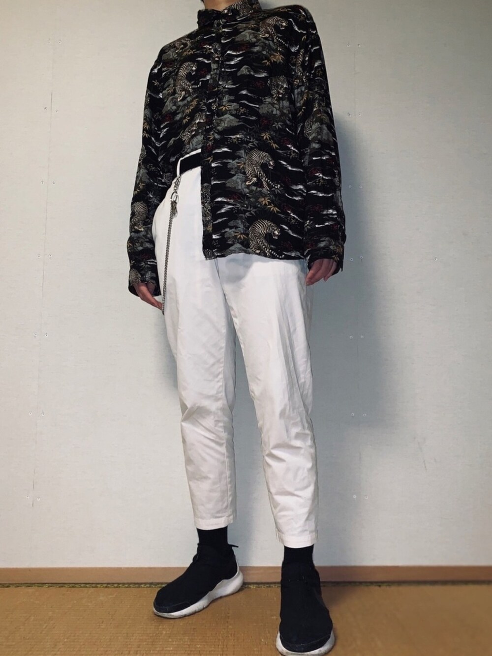 「ootd、おしゃれさんと繋がりたい、お洒落さんとつながりたい、兵庫県」｜「H&Mのアイテム（シャツ/ブラウス、ブラック系）」を使った、joeyyeoj0319さん（メンズ・179cm）の夏コーディネートの1枚目の写真