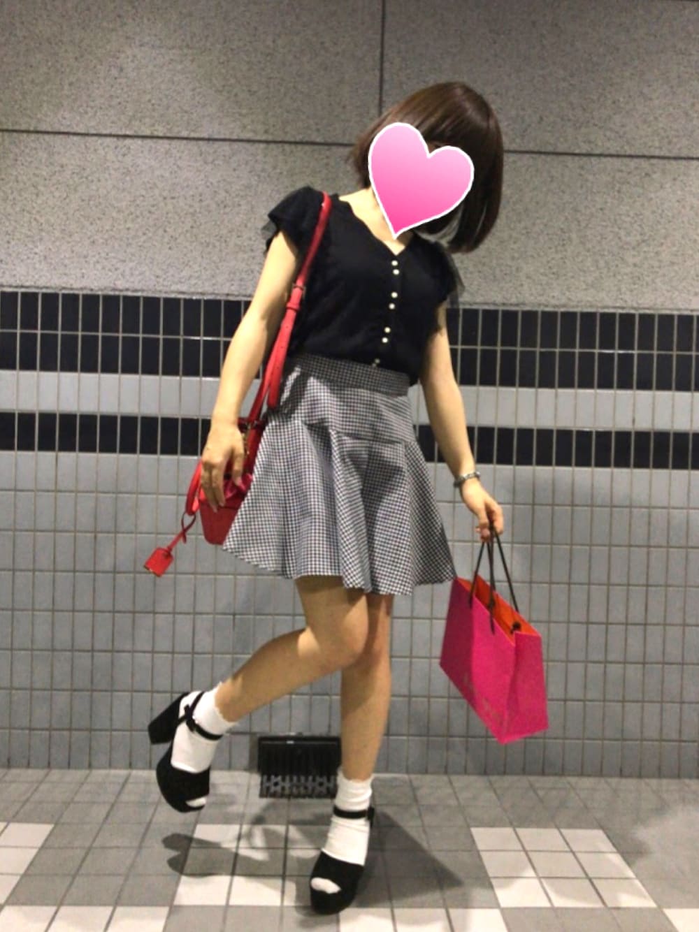 「snidel、スナイデル、ケイト・スペード ニューヨーク(kate spade new york)、ギンガムチェック、チュール」｜「SNIDELの【sweet４月号掲載】 チュールレイヤードニット（ニット/セーター、ブラック系）」を使った、minnieさん（レディース・148cm）の夏コーディネートの1枚目の写真