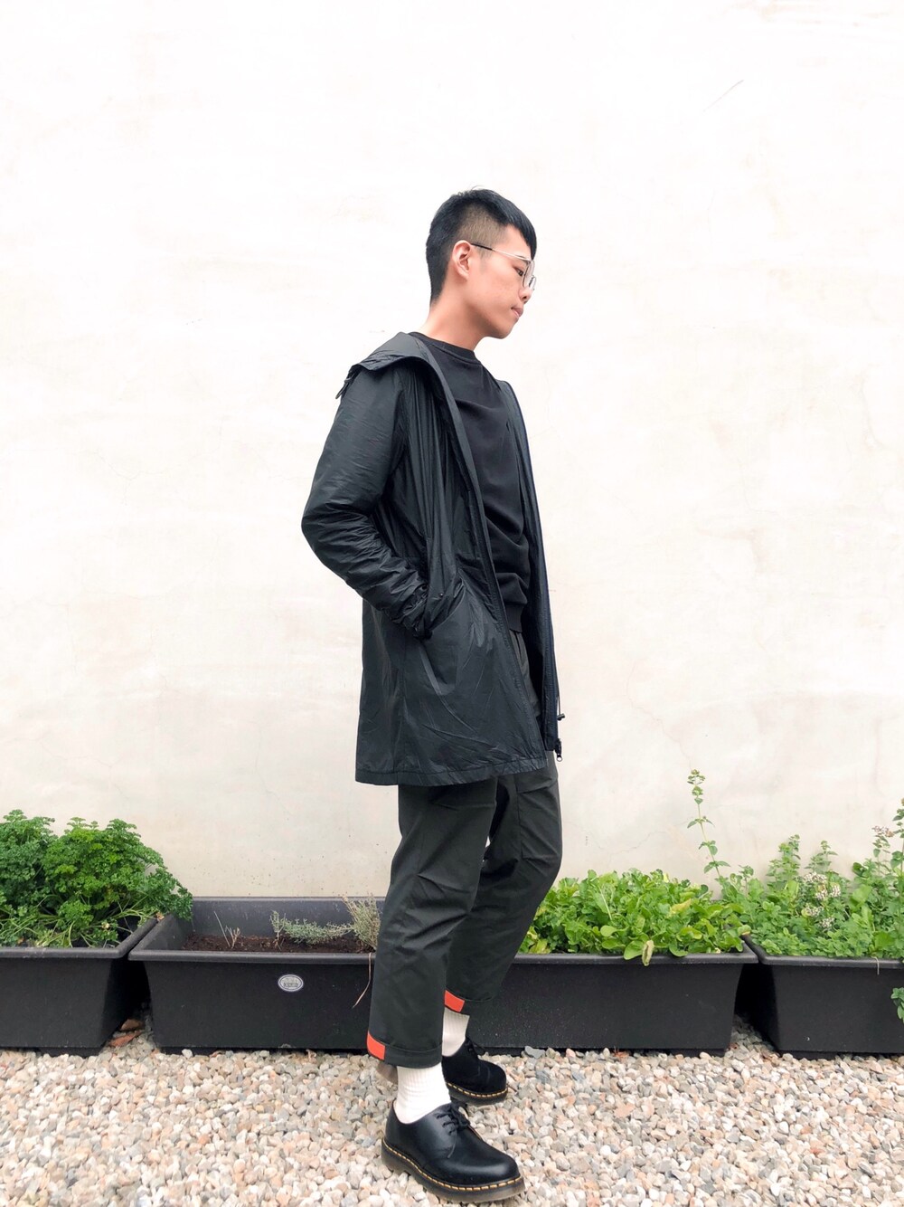 「黒、Taiwan、Taichung、plain-me、Dr.Martens、ZARA」｜「ZARAのアイテム（ピーコート、ブラック系）」を使った、李漁緯さん（メンズ・176cm）の冬コーディネートの1枚目の写真
