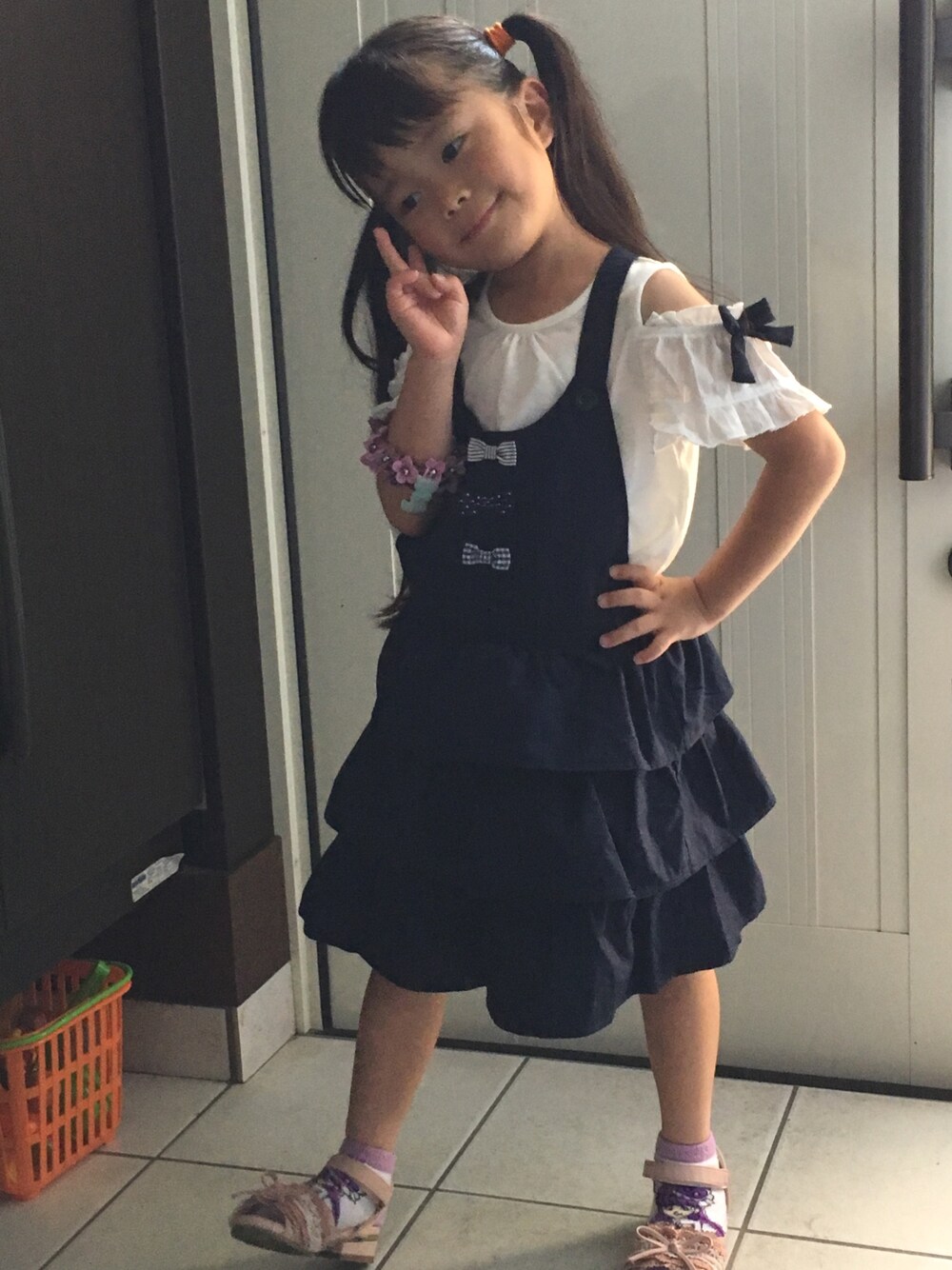 「anyFAMのアイテム（ワンピース/ドレス、ブルー系）」を使った、あんぱんちさん（キッズ・110cm）の夏コーディネートの1枚目の写真