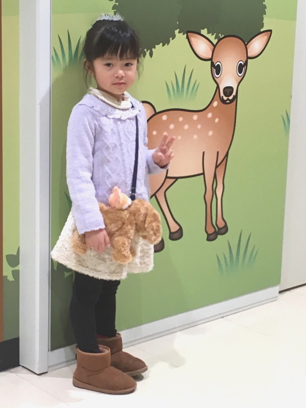 「おしゃれさんと繋がりたい、キッズコーデ」｜「axes femmeのミニフェザーニットプルオーバー（ニット/セーター、パープル系）」を使った、あんぱんちさん（キッズ・110cm）の冬コーディネートの1枚目の写真