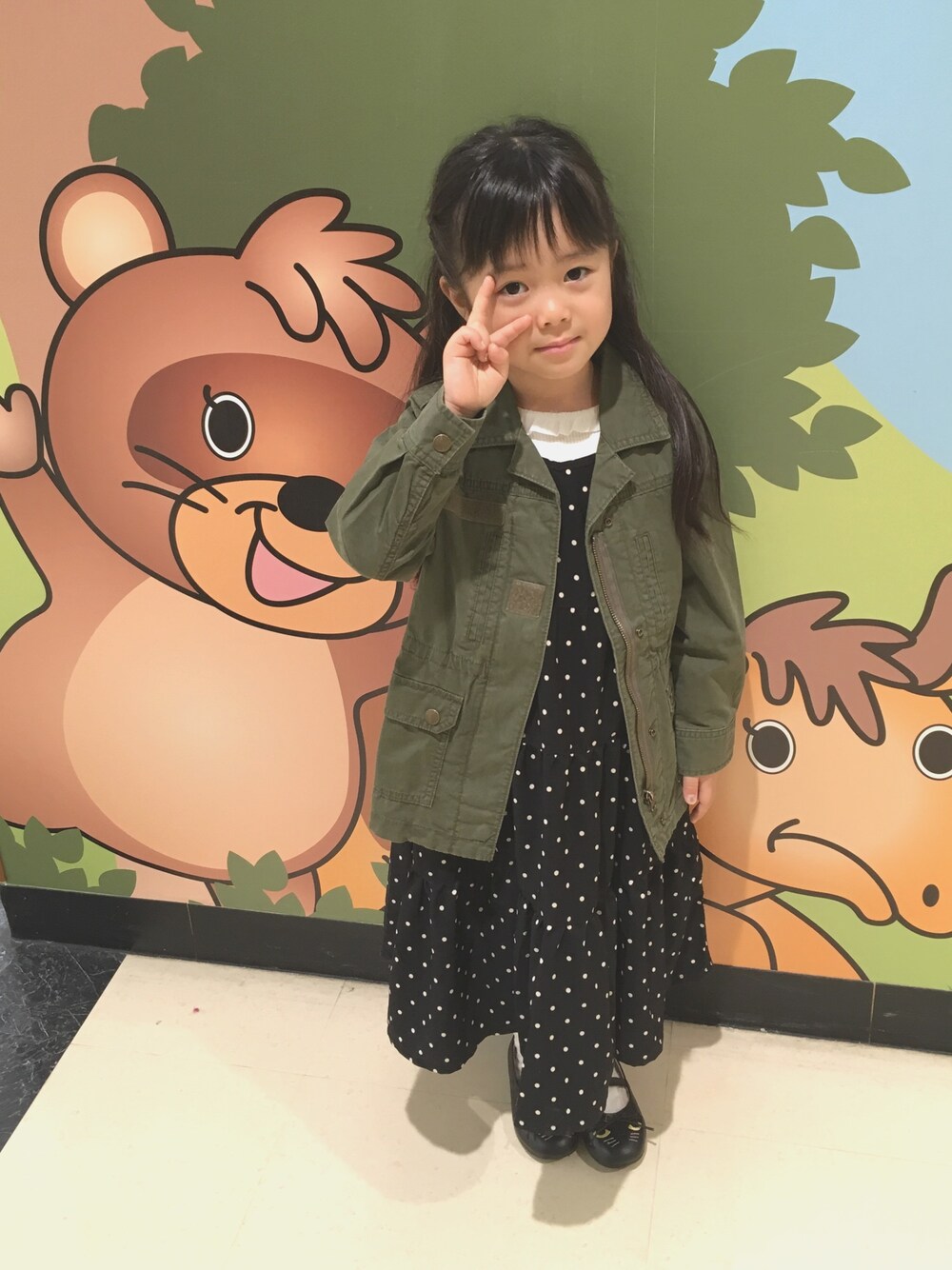 「ブランシェス、おしゃれさんと繋がりたい」｜「BRANSHESのミリタリージャケット（ミリタリージャケット、グリーン系）」を使った、あんぱんちさん（キッズ・110cm）の春コーディネートの1枚目の写真