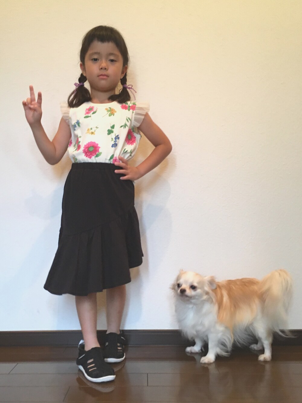 「ブランシェス、おしゃれさんと繋がりたい、おしゃれ修行中、花柄トップス」｜「BRANSHESの花柄タンクトップ（タンクトップ、ホワイト系）」を使った、あんぱんちさん（キッズ・110cm）の夏コーディネートの1枚目の写真