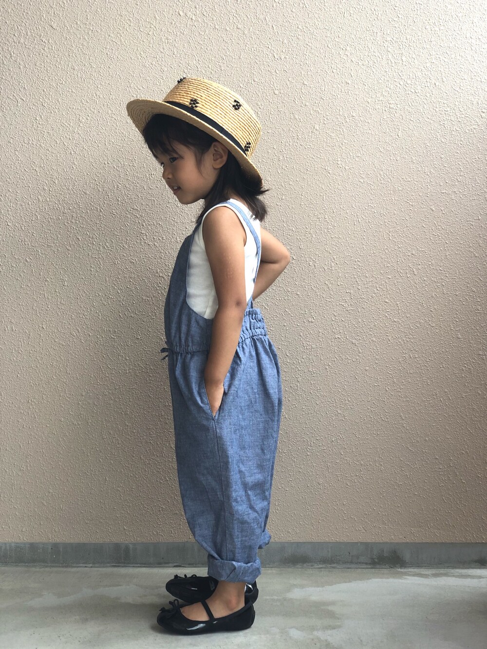 「カンカン帽、夏セールで買いました、東北キッズ、つなぎスタイル」｜「GUのアイテム（つなぎ/オールインワン、ブルー系）」を使った、Takasako.さん（キッズ・90cm）の夏コーディネートの1枚目の写真
