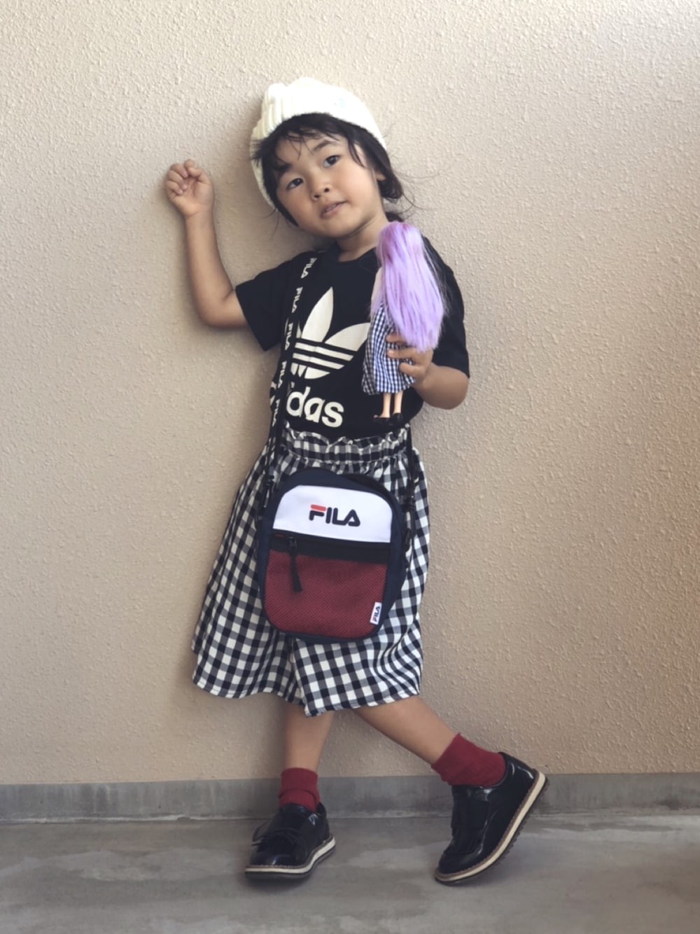 「スポーツMIX'18秋、女の子コーデ、リカちゃん人形、FILA、赤ソックス、白ニット帽」｜「URBAN RESEARCH DOORSのギンガムチェックスカート(KIDS)（スカート、ブルー系）」を使った、Takasako.さん（キッズ・90cm）の秋コーディネートの1枚目の写真
