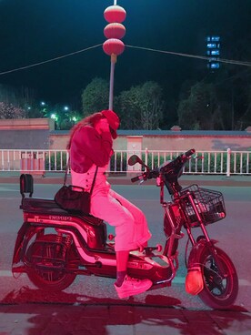 「アイテム（音楽/本・雑誌、レッド系）」を使った、MingaWhoさん（レディース・167cm）の春コーディネート