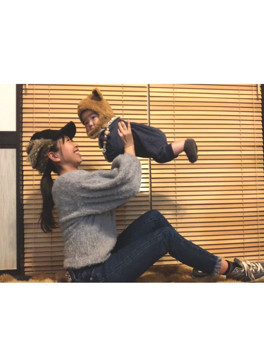 「親子コーデ、子どもコーデ、ジーンズ、帽子、コンバース、ニット」｜「CIAOPANICのアイテム（キャップ、ブラック系）」を使った、なつさん（レディース・155cm）の冬コーディネートの1枚目の写真
