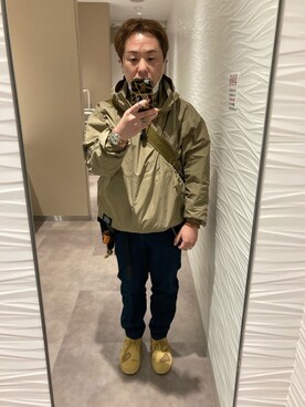 「アイテム（PC・スマホグッズ/家電、ゴールド系）」を使った、名和 賢悟さん（メンズ・159cm）の秋コーディネート