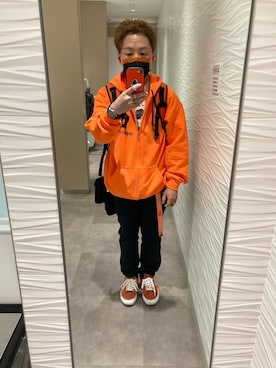 「アイテム（スマホケース/カバー、オレンジ系）」を使った、名和 賢悟さん（メンズ・159cm）の春コーディネート
