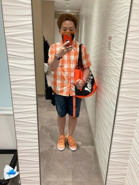 「アイテム（スマホケース/カバー、オレンジ系）」を使った、名和 賢悟さん（メンズ・159cm）の夏コーディネート