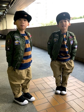 「AVIREX（アヴィレックス）のアイテム（ジャケット/アウター）」を使った、SamLamTwins&Fayeさん（キッズ・110cm）の冬コーディネート