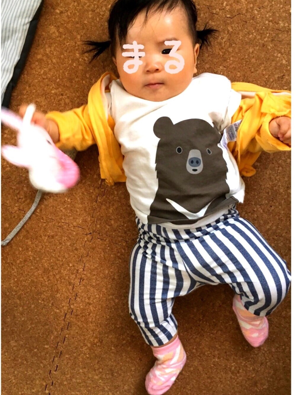 「女の子、０歳、7ヶ月、ストライプ、ストライプパンツ、イエロー」｜「無印良品のアイテム（Tシャツ/カットソー、ホワイト系）」を使った、ちかまるさん（キッズ・70cm）の夏コーディネートの1枚目の写真