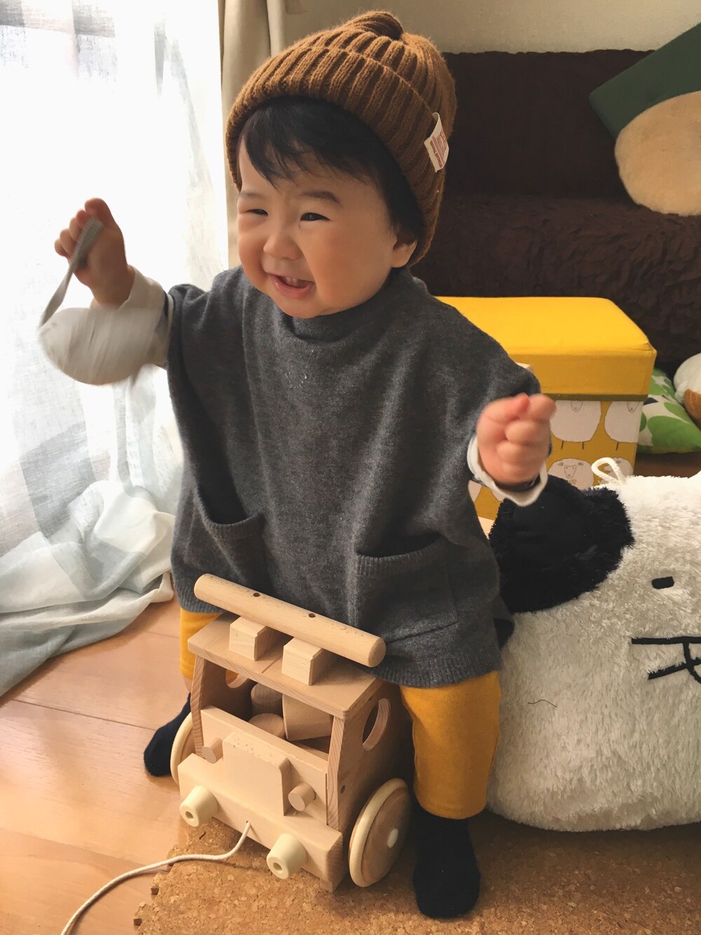 「あかちゃんコーデ、生後11ヶ月、おんなのこ、からし色、ニット、ニット帽」｜「ZARA KIDSのアイテム（ニット/セーター、グレー系）」を使った、ちかまるさん（キッズ・70cm）の秋コーディネートの1枚目の写真