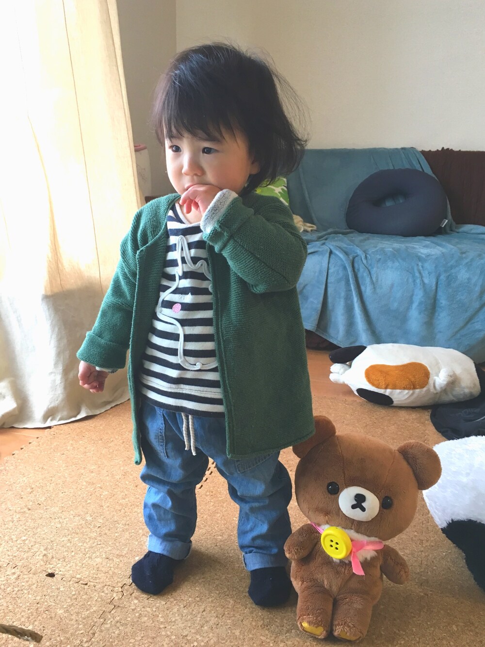 「しろくまちゃん、1歳、おんなのこ、グリーン、カーディガン、ボーダー」｜「ZARAのアイテム（カーディガン/ボレロ、グリーン系）」を使った、ちかまるさん（キッズ・80cm）の春コーディネートの1枚目の写真