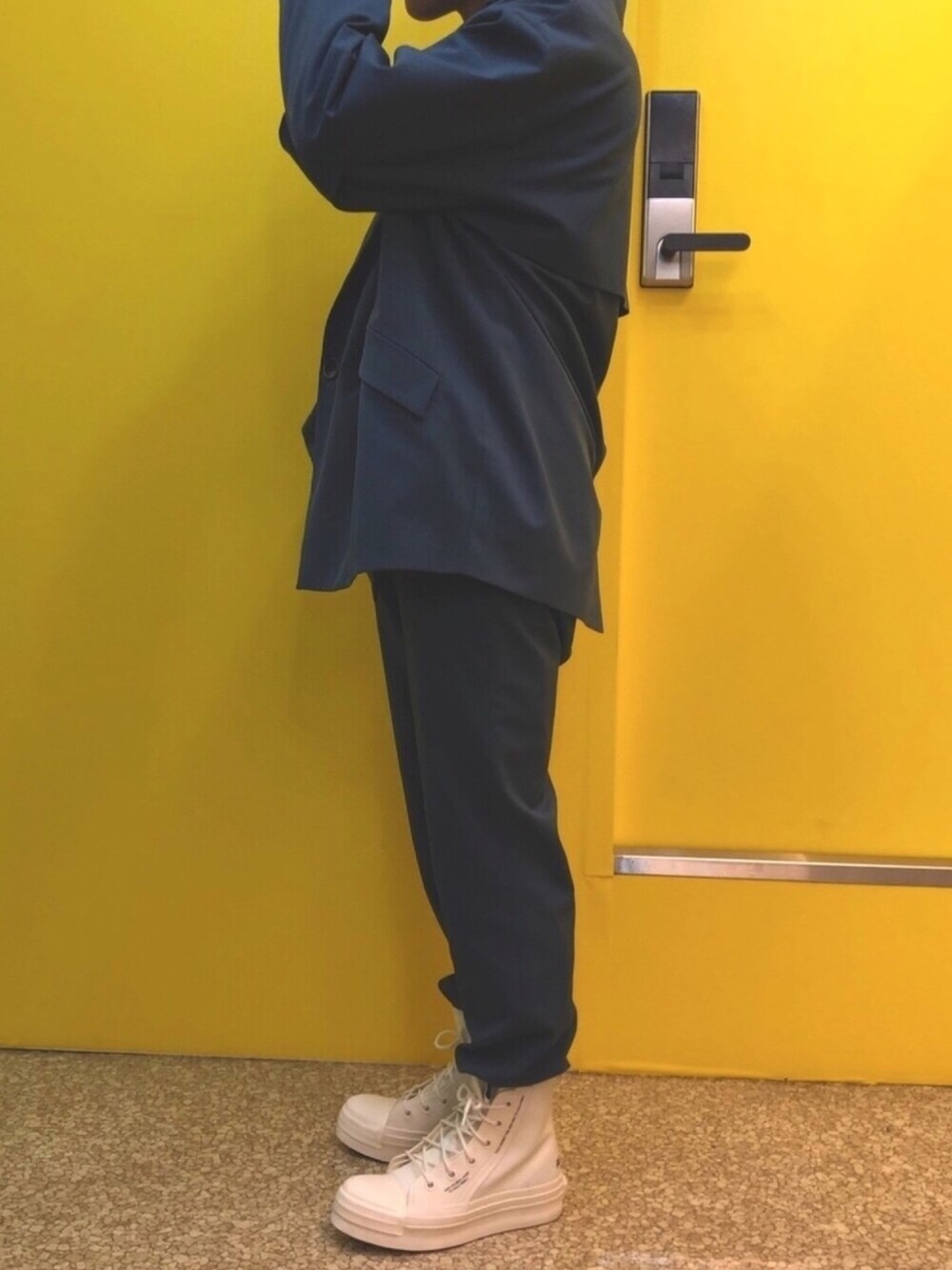「おしゃれさんと繋がりたい、UNIQLO、冬コーデ、セットアップ、コンバース、ootd、いいね、save、フォローお願いします🤑、u170、韓国ファッション、クリスマス」｜「masterkeyのSpace ship（テーラードジャケット、ブルー系）」を使った、ユウキ  「U170｣さん（メンズ・160cm）の秋コーディネートの1枚目の写真
