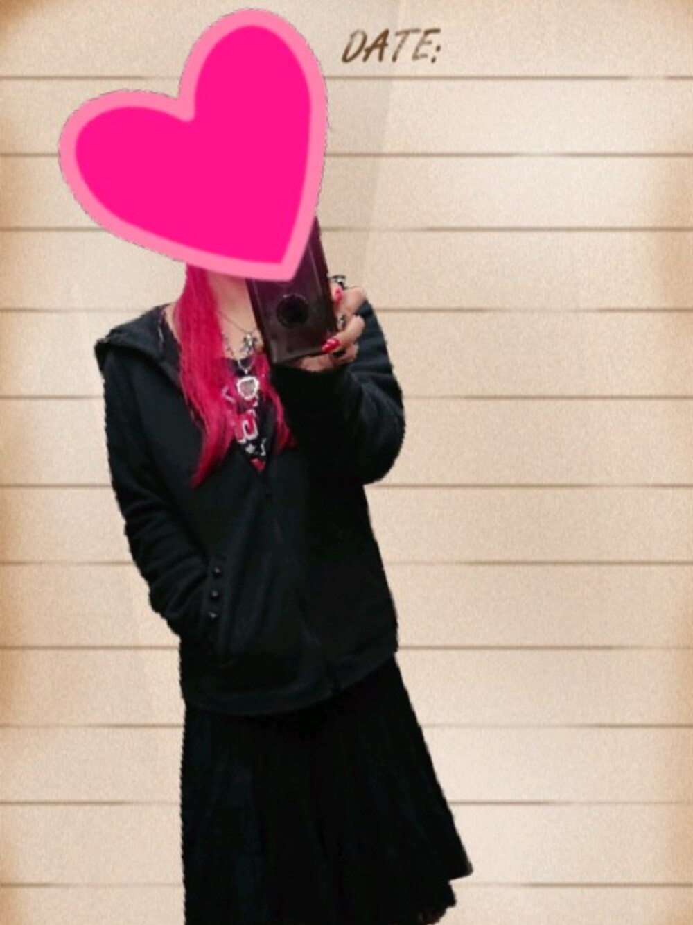 「rock、Vivienne Westwood、JUSTIN DAVIS、アクセじゃら付け、Dr.Martens、ブラックコーデ、カモ柄、音楽で繋がる、おしゃれさんと繋がりたい、パーカー」｜「ISHITTMOAのアイテム（パーカー、ブラック系）」を使った、紫音さん（レディース・150cm）の冬コーディネートの1枚目の写真
