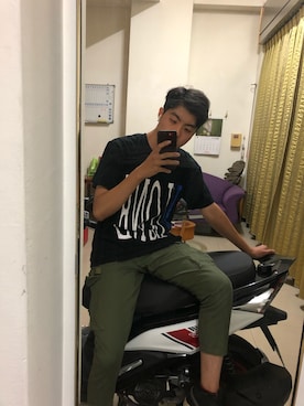 「VLONE（ヴィーロン）のアイテム」を使った、Kuo Zih Hengさん（メンズ・175cm）の秋コーディネート