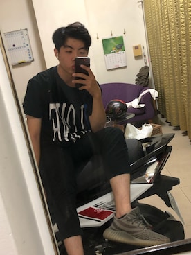 「VLONE（ヴィーロン）のアイテム」を使った、Kuo Zih Hengさん（メンズ・175cm）の秋コーディネート