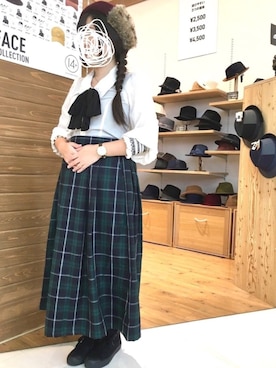 「アイテム（ハンチング/ベレー帽、レッド系）」を使った、14+ コクーンシティ店 スタッフさん（レディース・160cm）の秋コーディネート