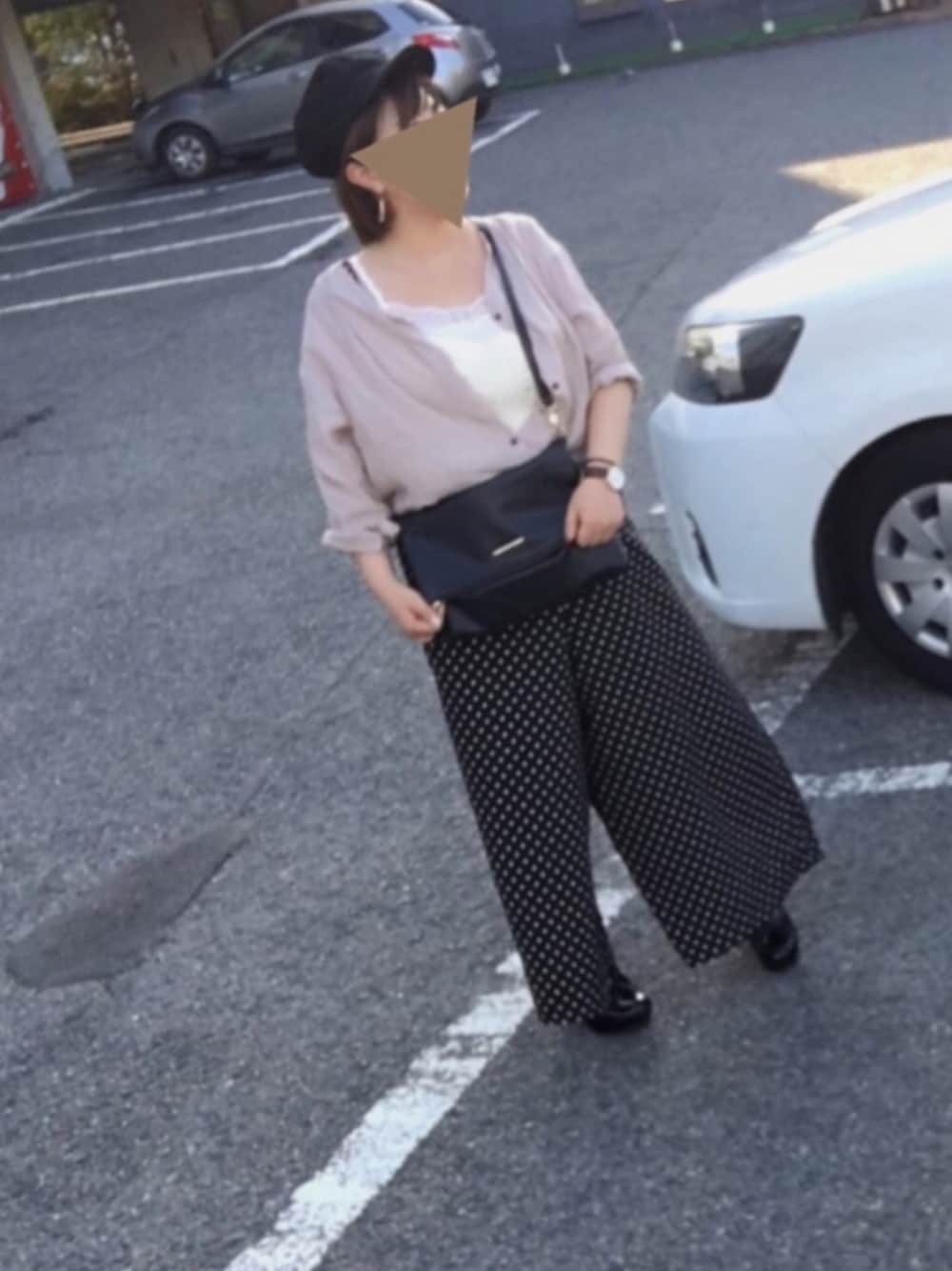 「カジュアル、秋コーデ、キャップ、ドットパンツ、ニットキャミソール、レース、.st、ゆるコーデ、おしゃれさんと繋がりたい、black」｜「COCO DEALのアイテム（ローファー、ブラック系）」を使った、nm.さん（レディース・154cm）の秋コーディネートの1枚目の写真