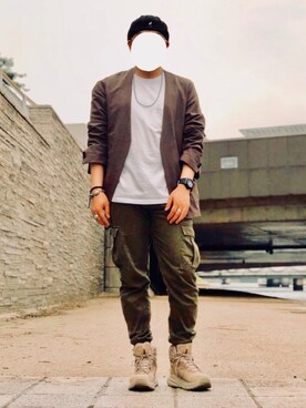 ノーカラージャケットを使った ベージュスニーカー のメンズ人気ファッションコーディネート Wear