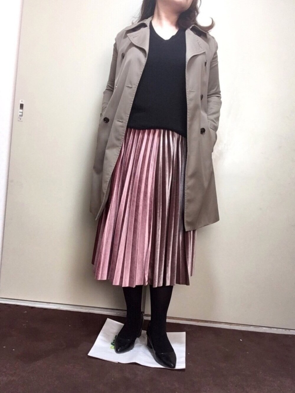 リンりんさんの「艶シンプルの光沢あるプリーツスカート（cawaii）」を使ったコーディネート