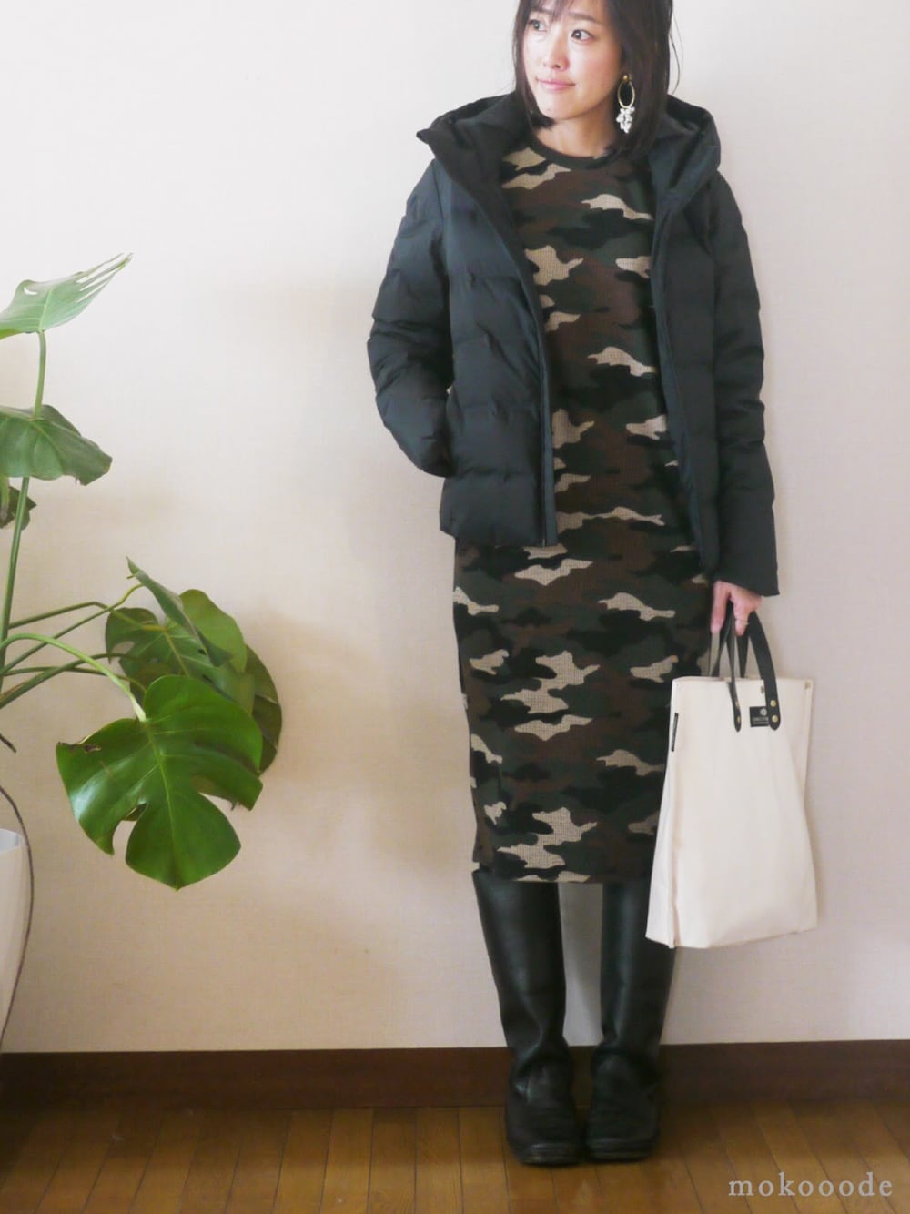 「大人カジュアル、カジュアル、プチプラ、ブーツ、UNIQLO、おしゃれさんと繋がりたい、冬、ラクチンコーデ、大人コーデ」｜「UNIQLOのアイテム（ダウンジャケット/コート、ホワイト系）」を使った、もこさん（レディース・165cm）の冬コーディネートの1枚目の写真