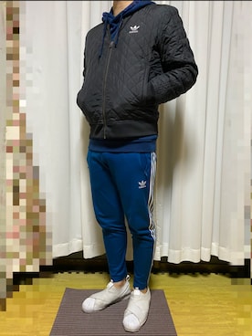 「アディダスパンツ」｜はちさん（メンズ・169cm）の冬コーディネート