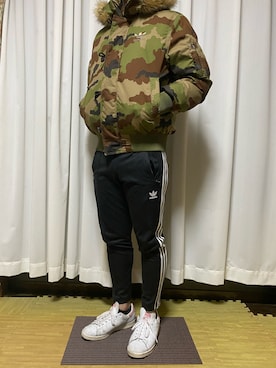 「アディダスパンツ」｜はちさん（メンズ・169cm）の冬コーディネート