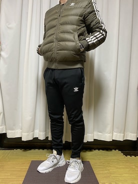 「アディダスパンツ」｜はちさん（メンズ・169cm）の春コーディネート