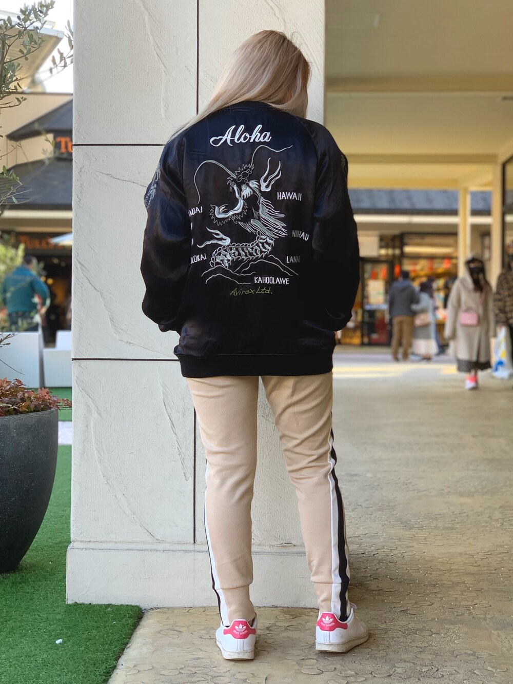 「アウター、スカジャン、AVIREX、冬コーデ、冬、ootd、低身長、今日のコーデ、アヴィレックス(AVIREX)、AVIREX DEPOT」｜「AVIREXのアイテム（スカジャン、ブラック系）」を使った、Reinaさん（レディース・155cm）の冬コーディネートの1枚目の写真