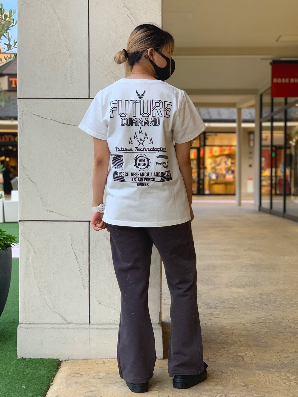 「カットソー、夏、Tシャツ、AVIREX、刺繍、ootd、低身長、今日のコーデ、AVIREX DEPOT、アビレックス(AVIREX)」｜「AVIREXのAVIREX/ アヴィレックス　刺繍Tシャツ フューチャーコマンド/S/S EMB TEE 'FUTURE COMMAND'（Tシャツ/カットソー、ホワイト系）」を使った、Reinaさん（レディース・155cm）の春コーディネートの1枚目の写真