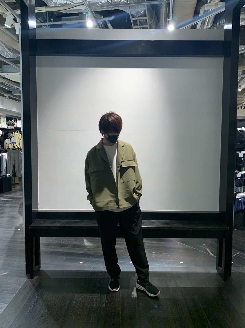 「オーバーサイズ、大人コーデ、カバーオール、シェフパンツ、ダンボール、ダンボールシリーズ、COLONY2139、コロニー2139、ビックシルエット」｜「COLONY 2139のストレッチツイルラペルドカバーオール(セットアップ可)（カバーオール、グリーン系）」を使った、Necchiさん（メンズ・170cm）の春コーディネートの1枚目の写真