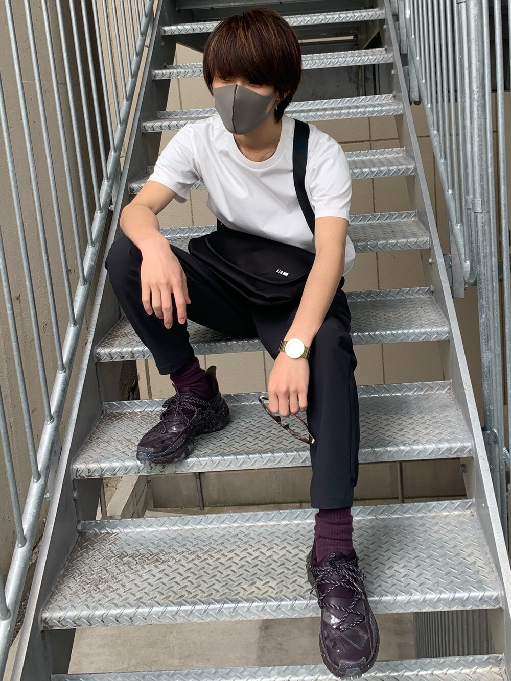 「春コーデ、夏コーデ、白T、ショルダーバッグ、colony2139、NIKE、ISSEY MIYAKE、レイバン」｜「COLONY 2139の《抗菌・防臭》【SMART COLLECTION】抗菌スマートクルーネック半袖Tシャツ(ユニセックス可)（Tシャツ/カットソー、ホワイト系）」を使った、Necchiさん（メンズ・170cm）の春コーディネートの1枚目の写真
