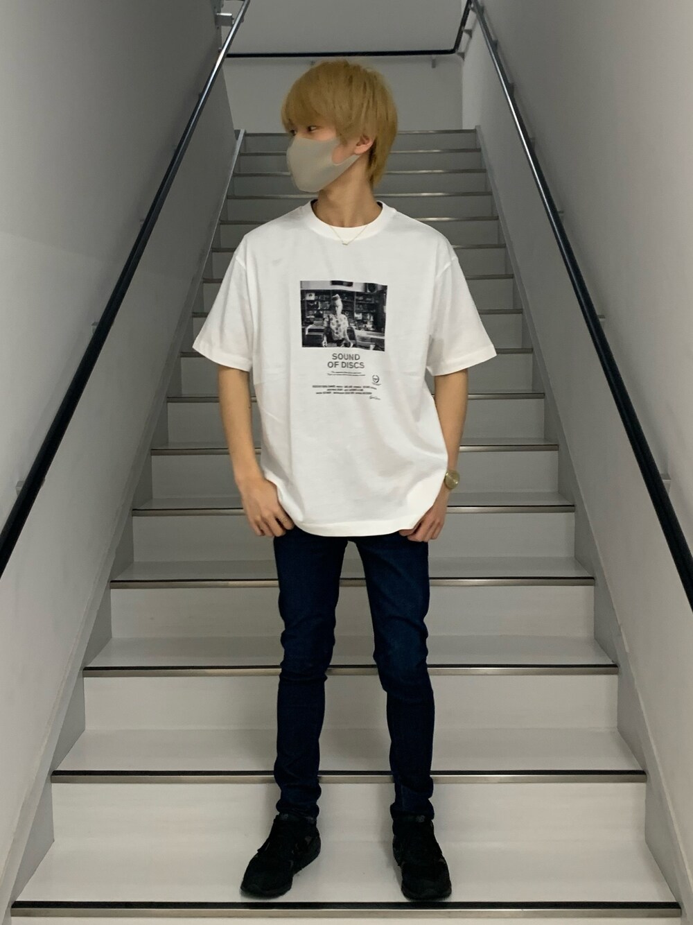 「COLONY2139、ISSEY MIYAKE、SoireeO、Tシャツ、白T、デニム、スキニーデニム、デニムパンツ」｜「COLONY 2139のPREMIUM ULTRA SKINNY JEANS PANTS/ウルトラスキニージーンズ INDIGO（デニムパンツ、ブルー系）」を使った、Necchiさん（メンズ・170cm）の春コーディネートの1枚目の写真