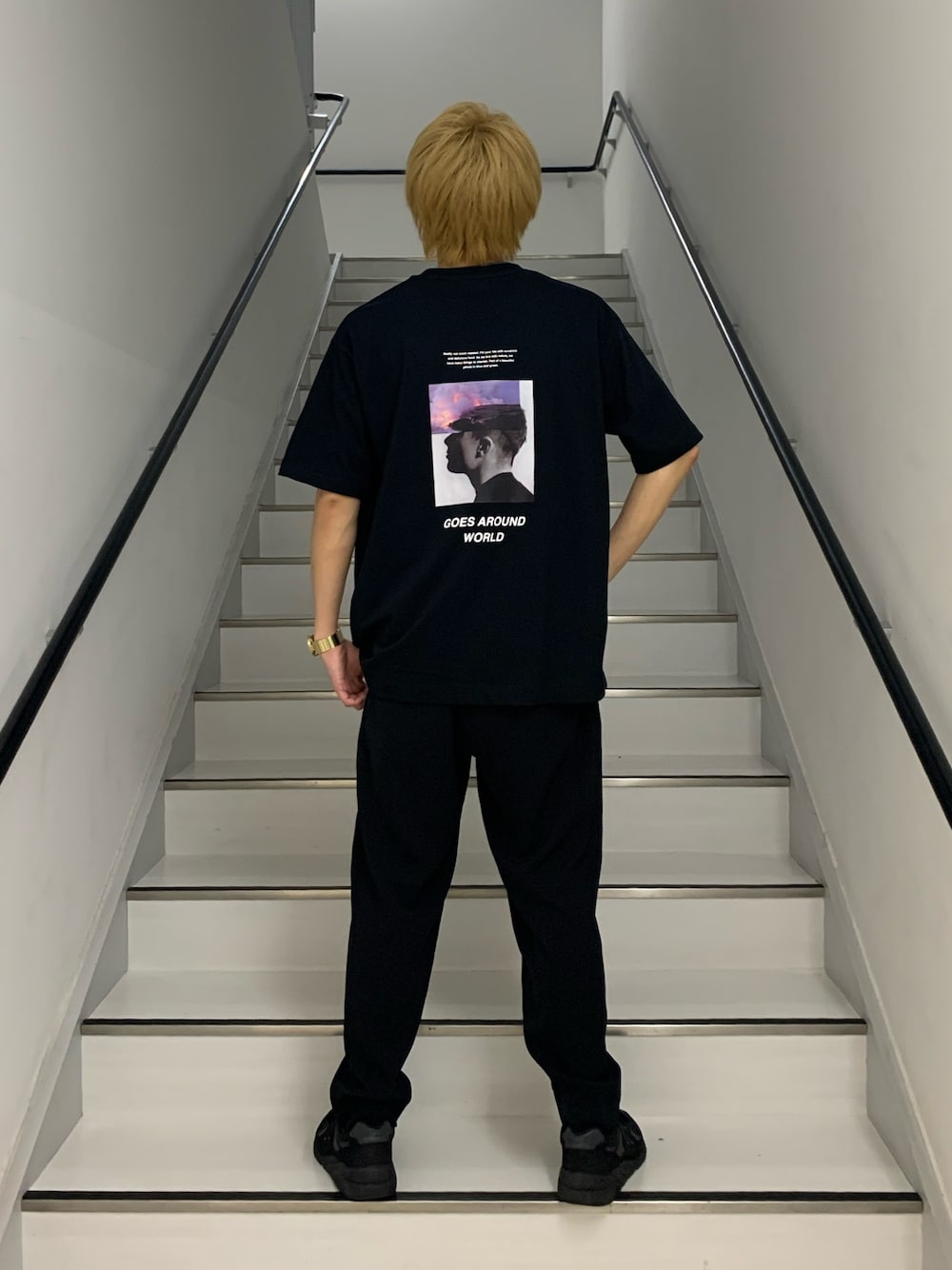 「COLONY2139、コロニー2139、黒Tシャツ、黒コーデ、バックプリント」｜「COLONY 2139の2139T(photo＆message)/ビッグシルエット半袖T(ユニセックス可)（Tシャツ/カットソー、ブラック系）」を使った、Necchiさん（メンズ・170cm）の夏コーディネートの1枚目の写真