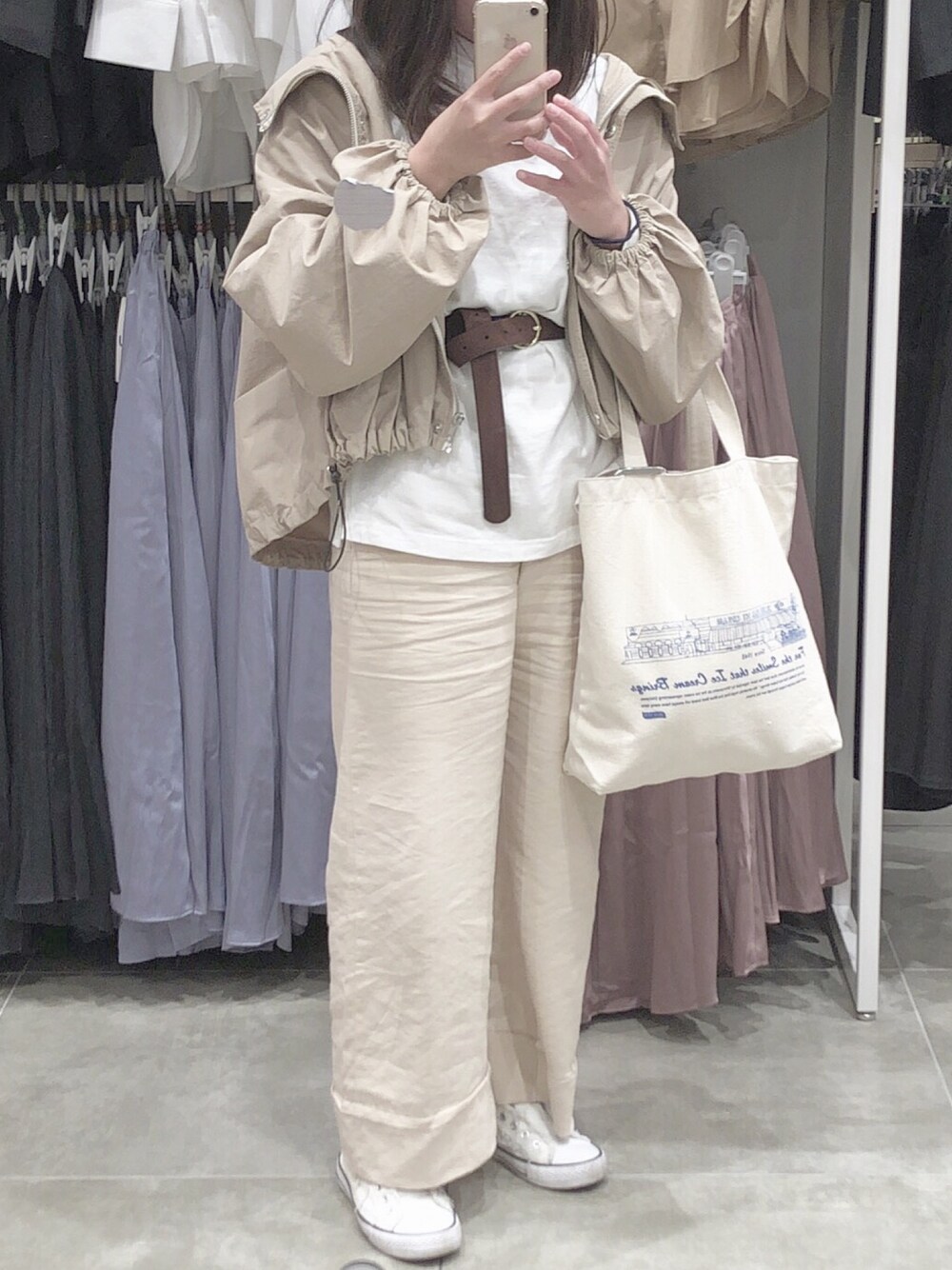 「シンプルコーデ、ラフ、ベージュ、ベージュコーデ、GU、Bershka、低身長コーデ、お洒落さんとつながりたい、お洒落好きな人と繋がりたい」｜「Bershkaのアイテム（パンツ、ベージュ系）」を使った、か。さん（レディース・151cm）の夏コーディネートの1枚目の写真