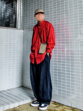 「丹寧」｜「アイテム（スニーカー）」を使った、notrobotさん（メンズ・177cm）の春コーディネート