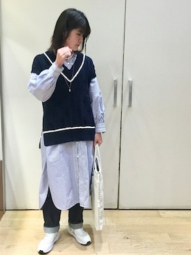 「アイテム（ベスト、ブルー系）」を使った、天坂さん（レディース・167cm）の冬コーディネート