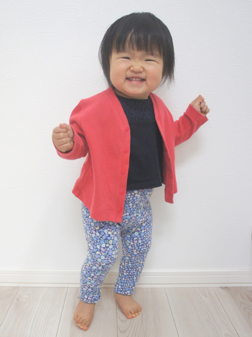 「休日スタイル、キッズコーデ、ベビーコーデ、1歳、1歳6ヶ月、保育園コーデ、お塩、お塩のお服」｜「西松屋のアイテム（トップス、ブルー系）」を使った、お塩さん（キッズ・80cm）の春コーディネートの1枚目の写真