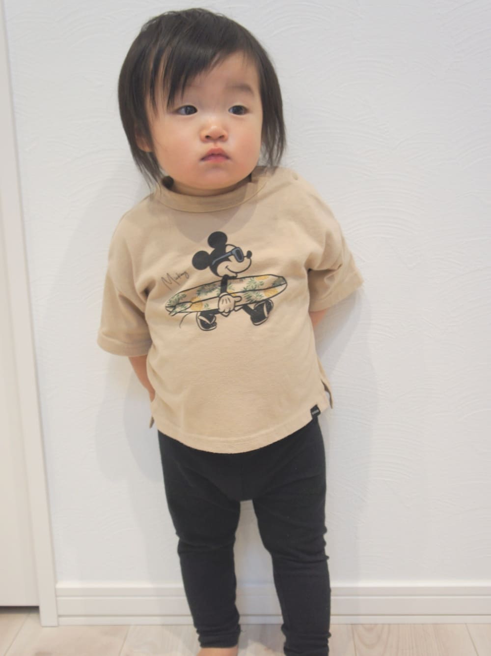 「夏コーデ、保育園コーデ、ゆるT、ディズニー、むすめ服、1歳、1歳7ヶ月、お塩、お塩のお服」｜「Birthdayのアイテム（Tシャツ/カットソー、ベージュ系）」を使った、お塩さん（キッズ・80cm）の春コーディネートの1枚目の写真