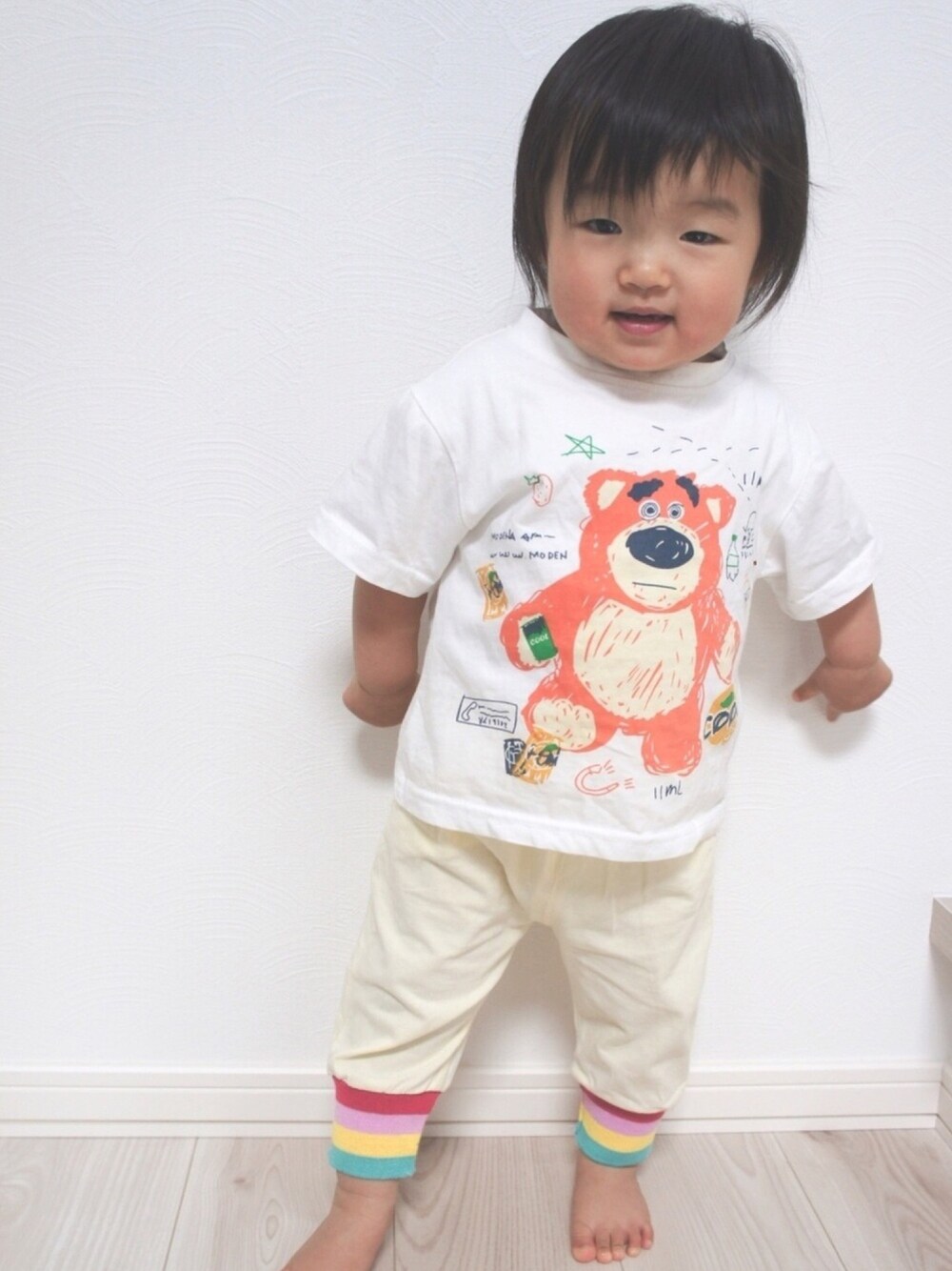 「休日スタイル、キッズファッション、夏コーデ、おうちファッション、おんなのこ、ラフ、1歳7ヶ月、お塩、お塩のお服、韓国子供服」｜「coco7sのアイテム（Tシャツ/カットソー、ホワイト系）」を使った、お塩さん（キッズ・80cm）の春コーディネートの1枚目の写真