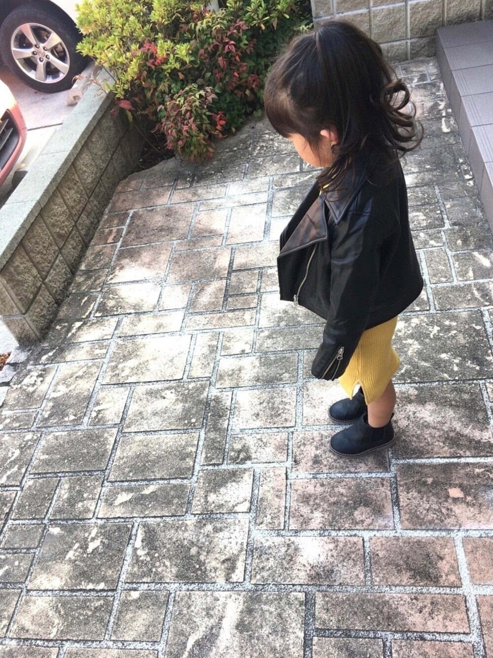 「AZUL by moussyの合皮ﾛﾝｸﾞWﾗｲﾀﾞｰｽ（ライダースジャケット、ブラック系）」を使った、みささん（キッズ・110cm）の秋コーディネートの1枚目の写真