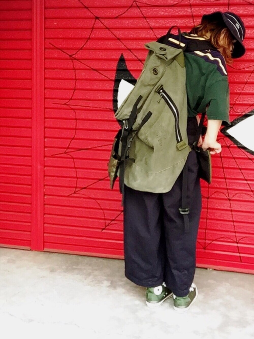 「アーミー、ミリタリー、バックパック、Re-labo goemon、harvesty、LACOSTE、converse、カーキ×ネイビー、オープンカラーシャツ、サーカスパンツ」｜「Re-labo goemonのアイテム（Tシャツ/カットソー、その他）」を使った、アクロン🚛🎶さん（レディース・164cm）の春コーディネートの1枚目の写真