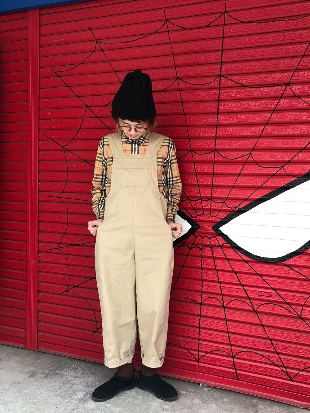 「つなぎ女子、つなぎ、burberry、バーバリー、古着、古着MIX、シャツスタイル」｜「古着 Burberryのアイテム（シャツ/ブラウス、ベージュ系）」を使った、アクロン🚛🎶さん（レディース・164cm）の冬コーディネートの1枚目の写真