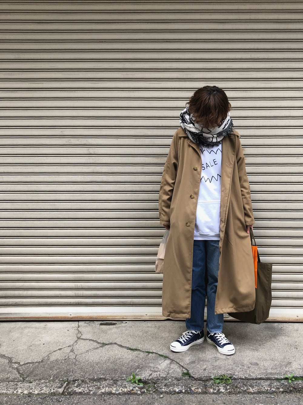 「春、カジュアルコーデ、今日のコーデ、デニム、スニーカー、シンプルコーデ、スウェット、パーカー」｜「TOKYO CULTUART by BEAMSのアイテム（パーカー、ホワイト系）」を使った、アクロン🚛🎶さん（レディース・164cm）の春コーディネートの1枚目の写真