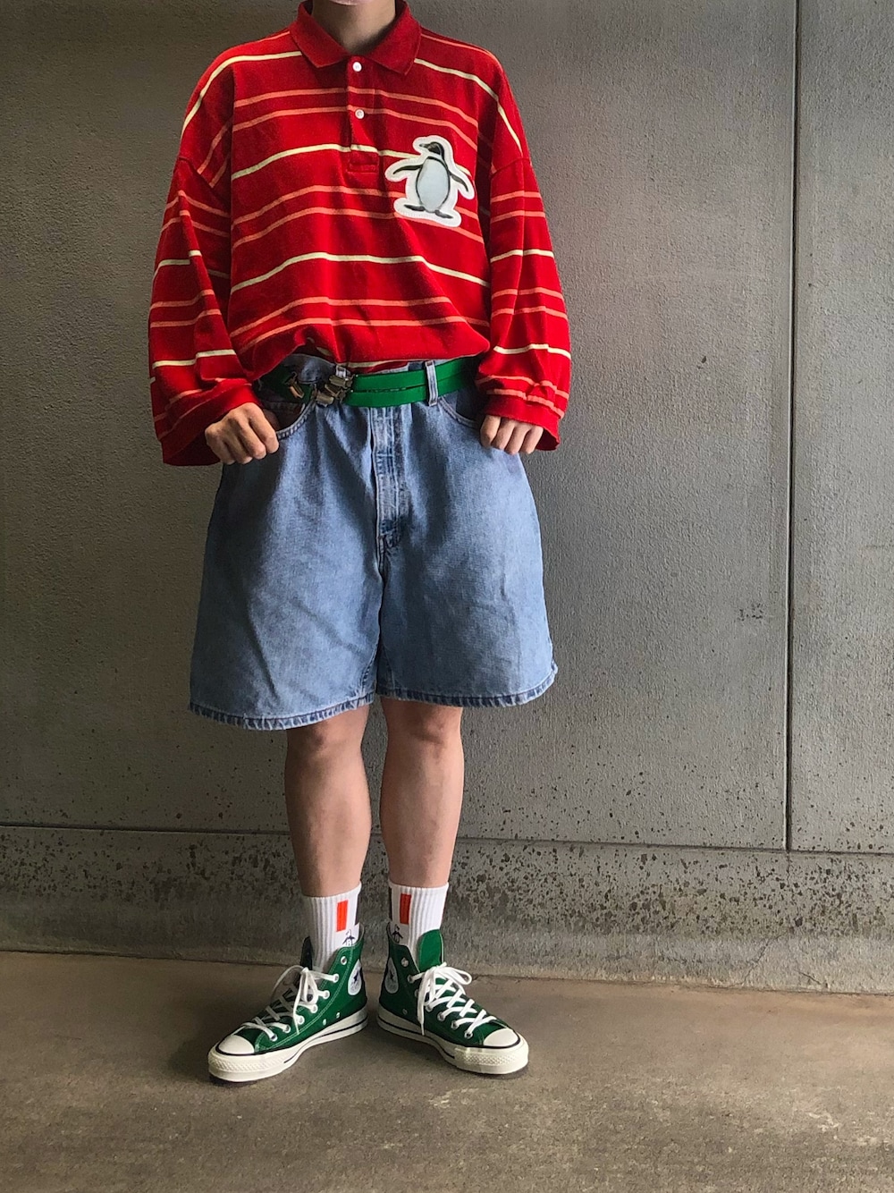 「デニム、短パン、Levi's、ポロシャツ、doublet、MUNSINGWEAR、古着、古着MIX」｜「doubletのアイテム（ポロシャツ、レッド系）」を使った、アクロン🚛🎶さん（レディース・164cm）の春コーディネートの1枚目の写真