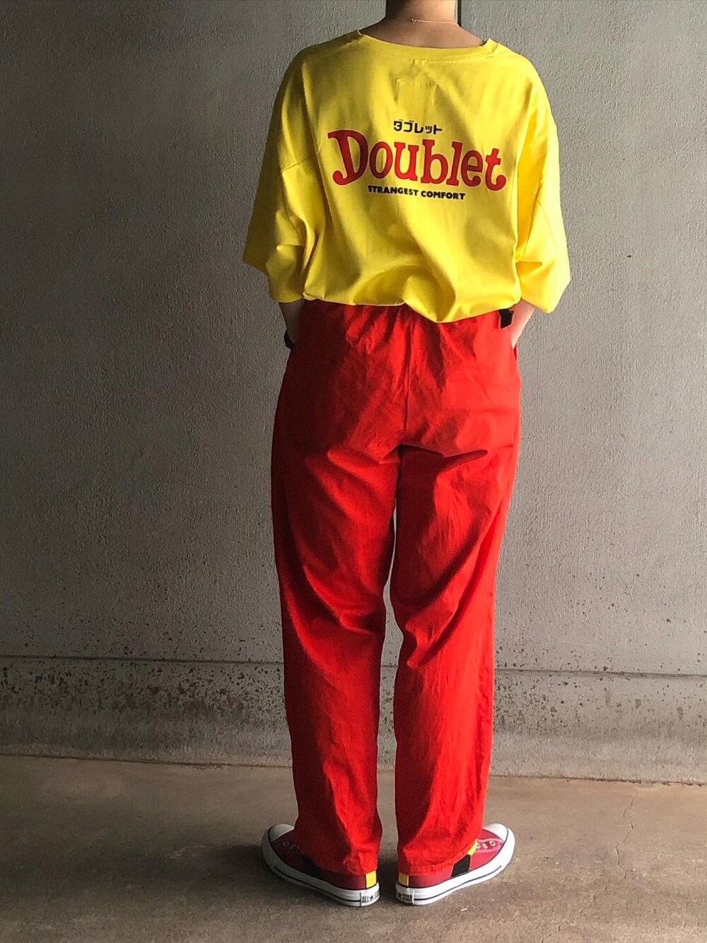 「doublet、wism、Tシャツ、楽チンコーデ、ウエストポーチ、ウエストマーク、メンズライク」｜「WISMのdoublet （Tシャツ/カットソー、イエロー系）」を使った、アクロン🚛🎶さん（レディース・164cm）の夏コーディネートの1枚目の写真