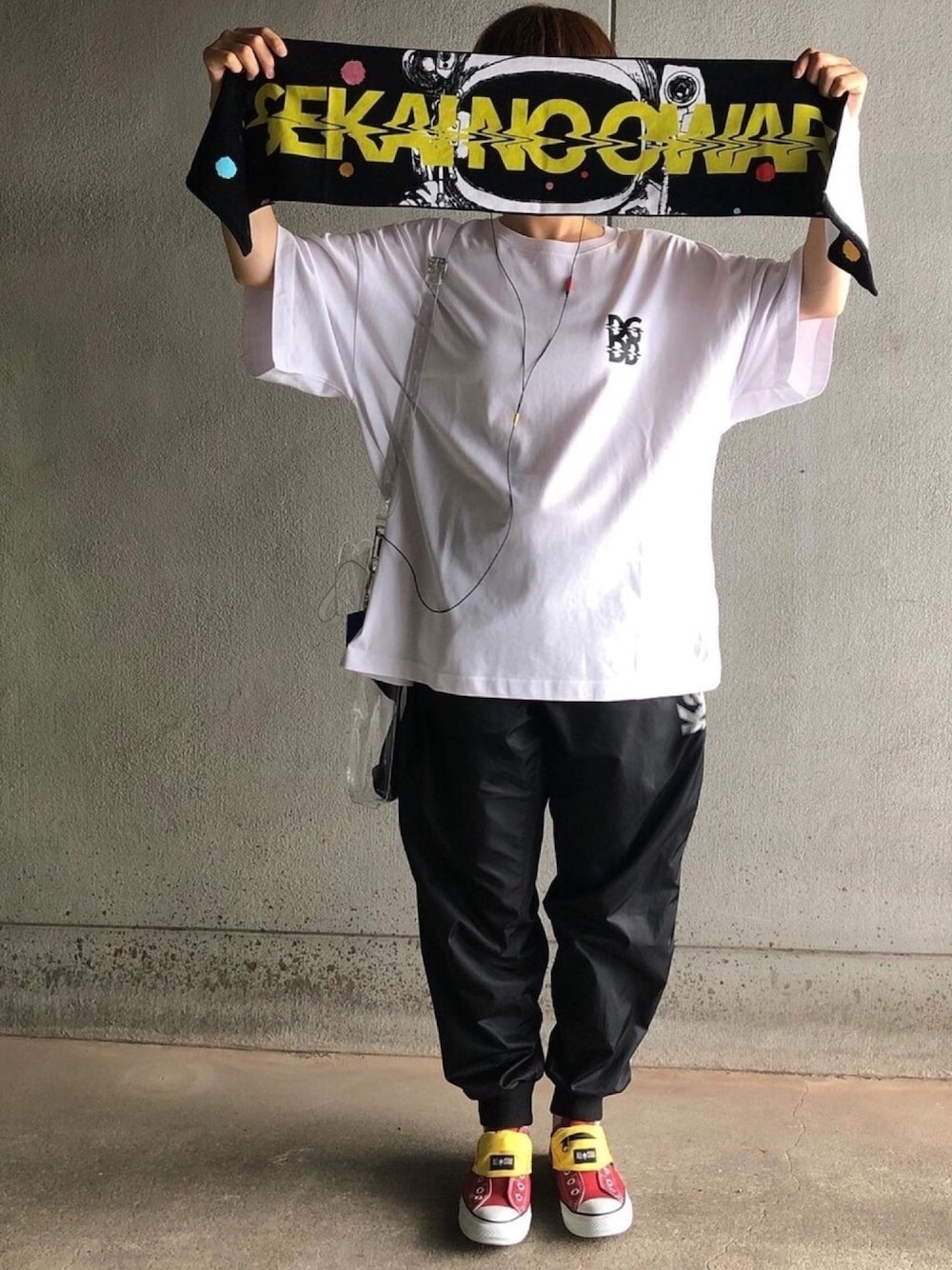「セカオワ、セカオワLIVE、セカオワＴ、ライブ、ライブTシャツ、SEKAI NO OWARI、ビッグシルエット、クリアバッグ、dugaradidu」｜「SEKAI NO OWARIのアイテム（フェイスタオル、ブラック系）」を使った、アクロン🚛🎶さん（レディース・164cm）の秋コーディネートの1枚目の写真